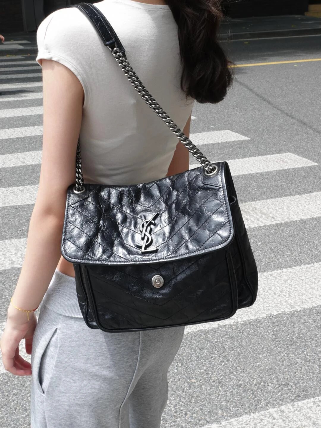 Item ID 8515 Yevs-SL-YS1- Classic -NIKI- flip chain bag - Silver chain black label