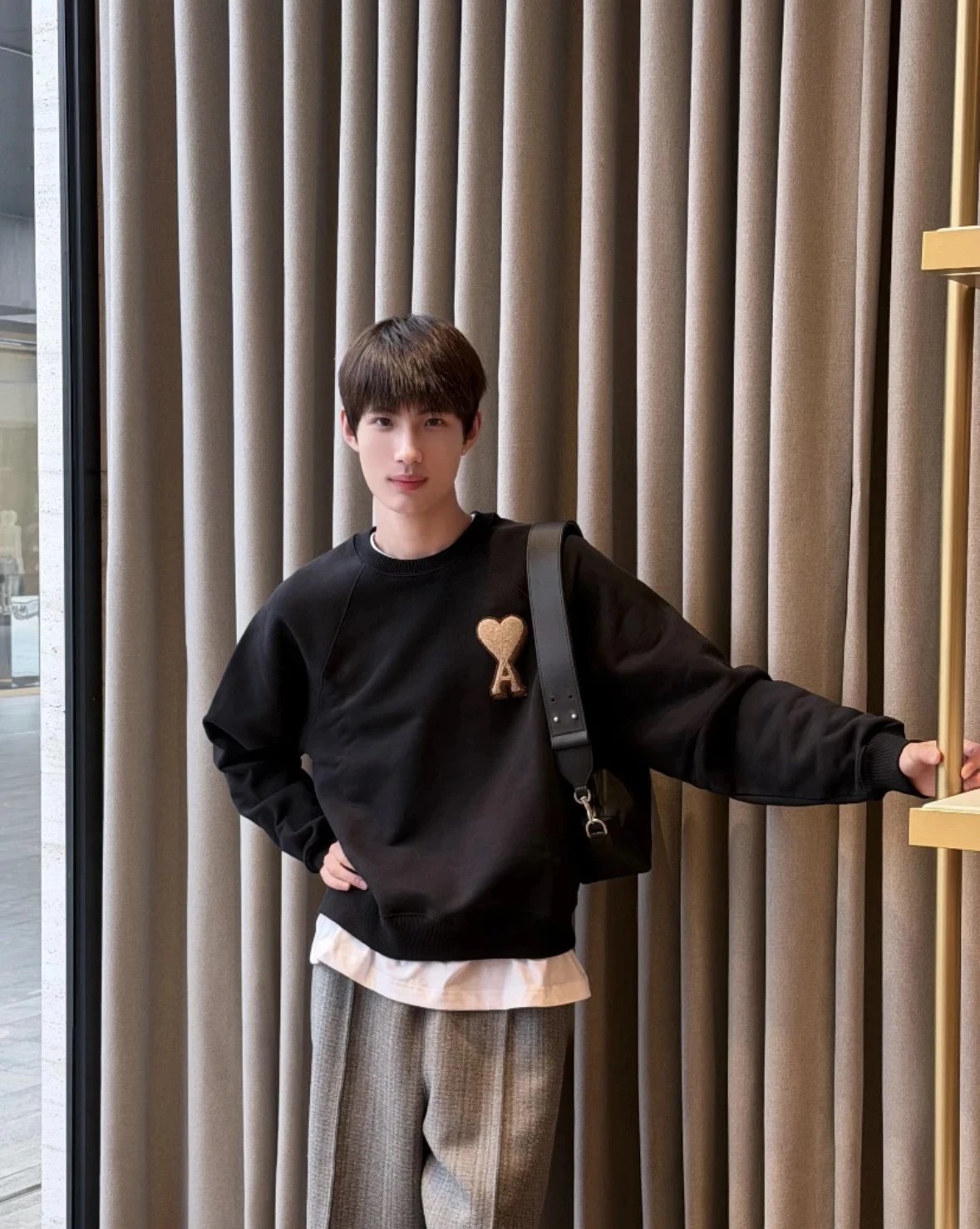 Item ID 8070 AMI solid color logo “ Correct spacer embroidery ”“ Multi-color dyeing