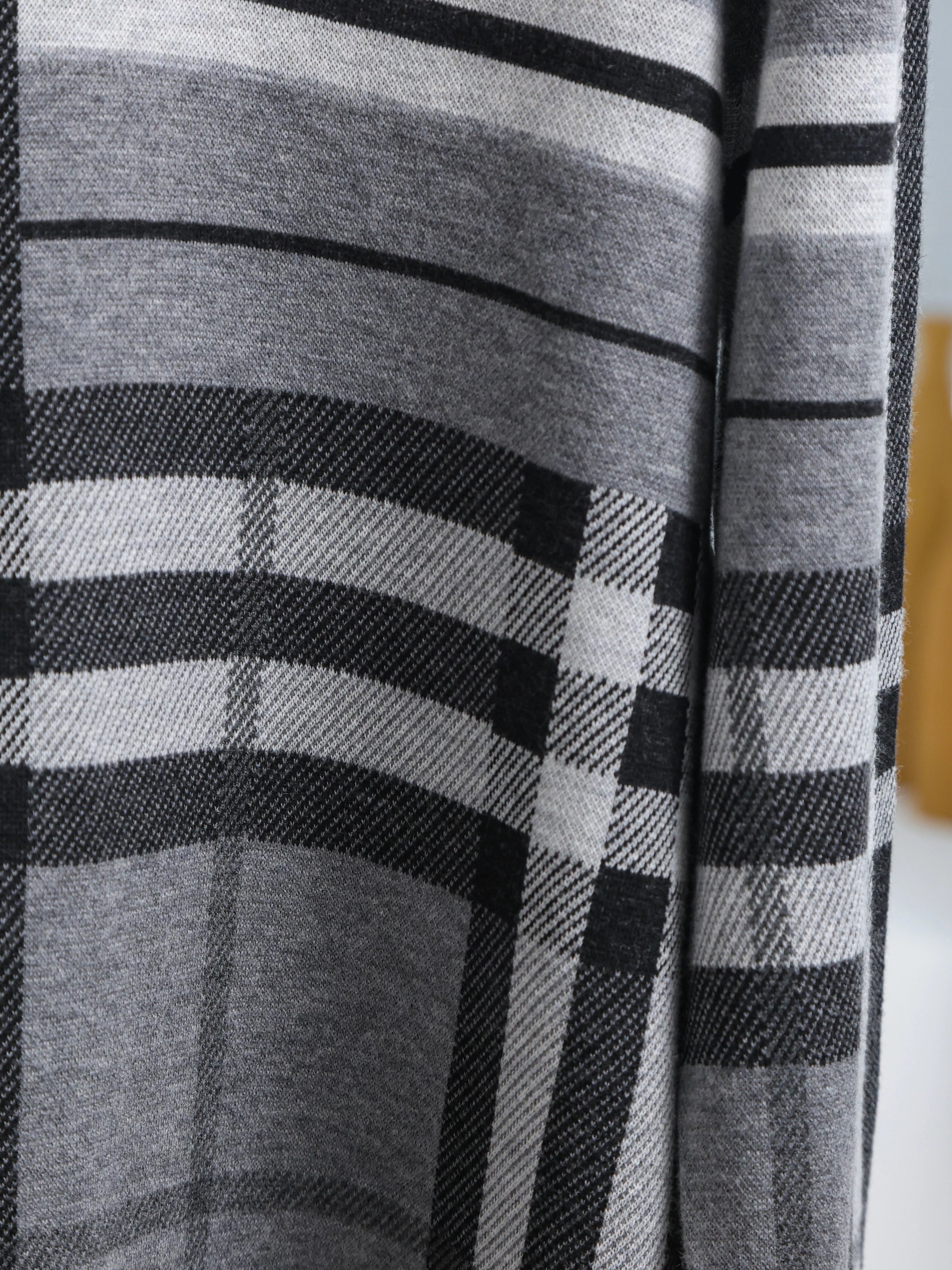 Item ID 8253 Burberr- Burberry -2023ss- Irregular plaid - wool sweater - Black and