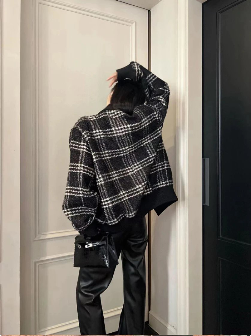 Item ID 8026 CHANE1- Chanel 22k Tweed Black and White Checkered Floral Coat - Black
