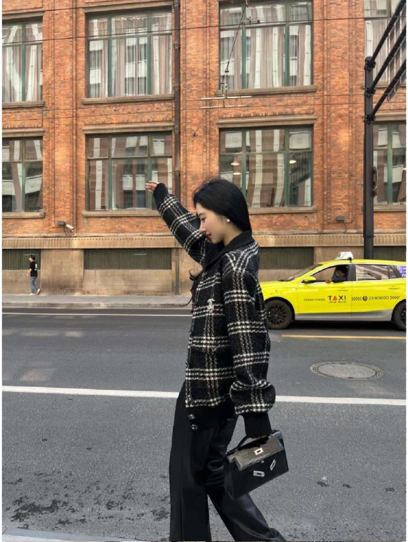 Item ID 8026 CHANE1- Chanel 22k Tweed Black and White Checkered Floral Coat - Black