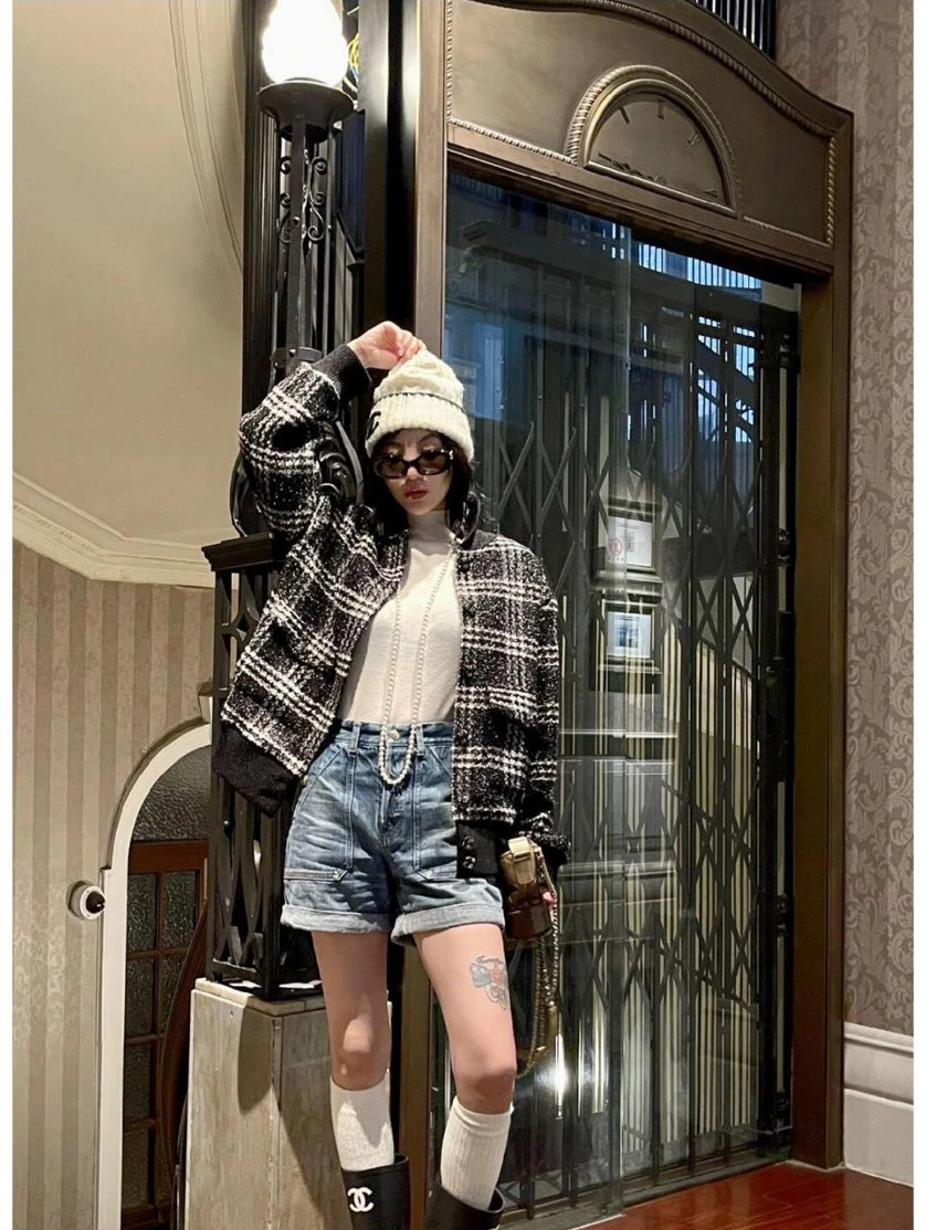 Item ID 8026 CHANE1- Chanel 22k Tweed Black and White Checkered Floral Coat - Black