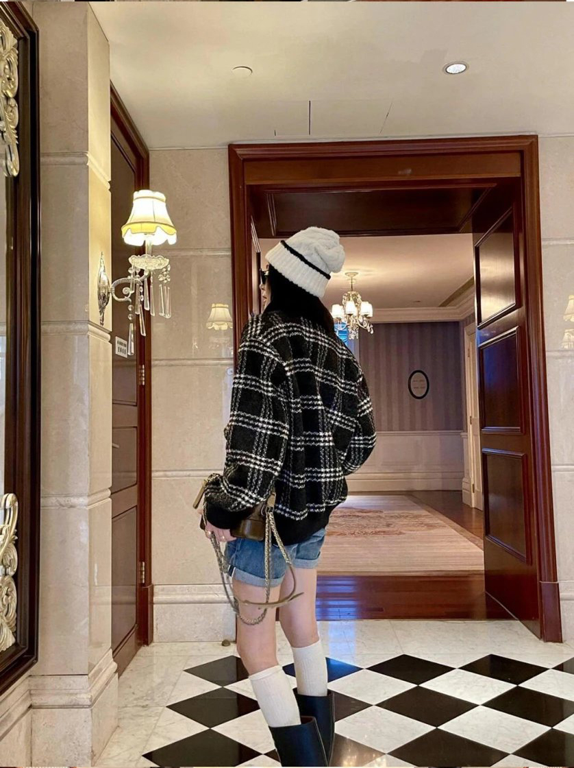 Item ID 8026 CHANE1- Chanel 22k Tweed Black and White Checkered Floral Coat - Black