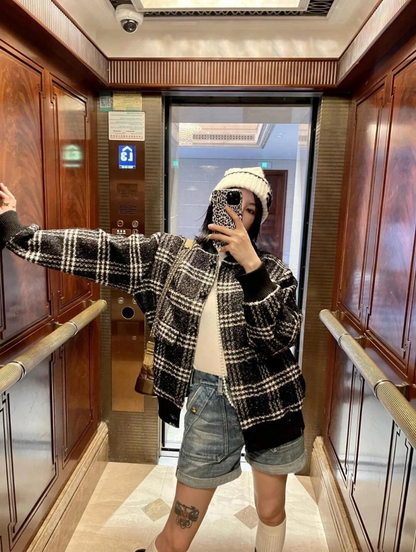 Item ID 8026 CHANE1- Chanel 22k Tweed Black and White Checkered Floral Coat - Black