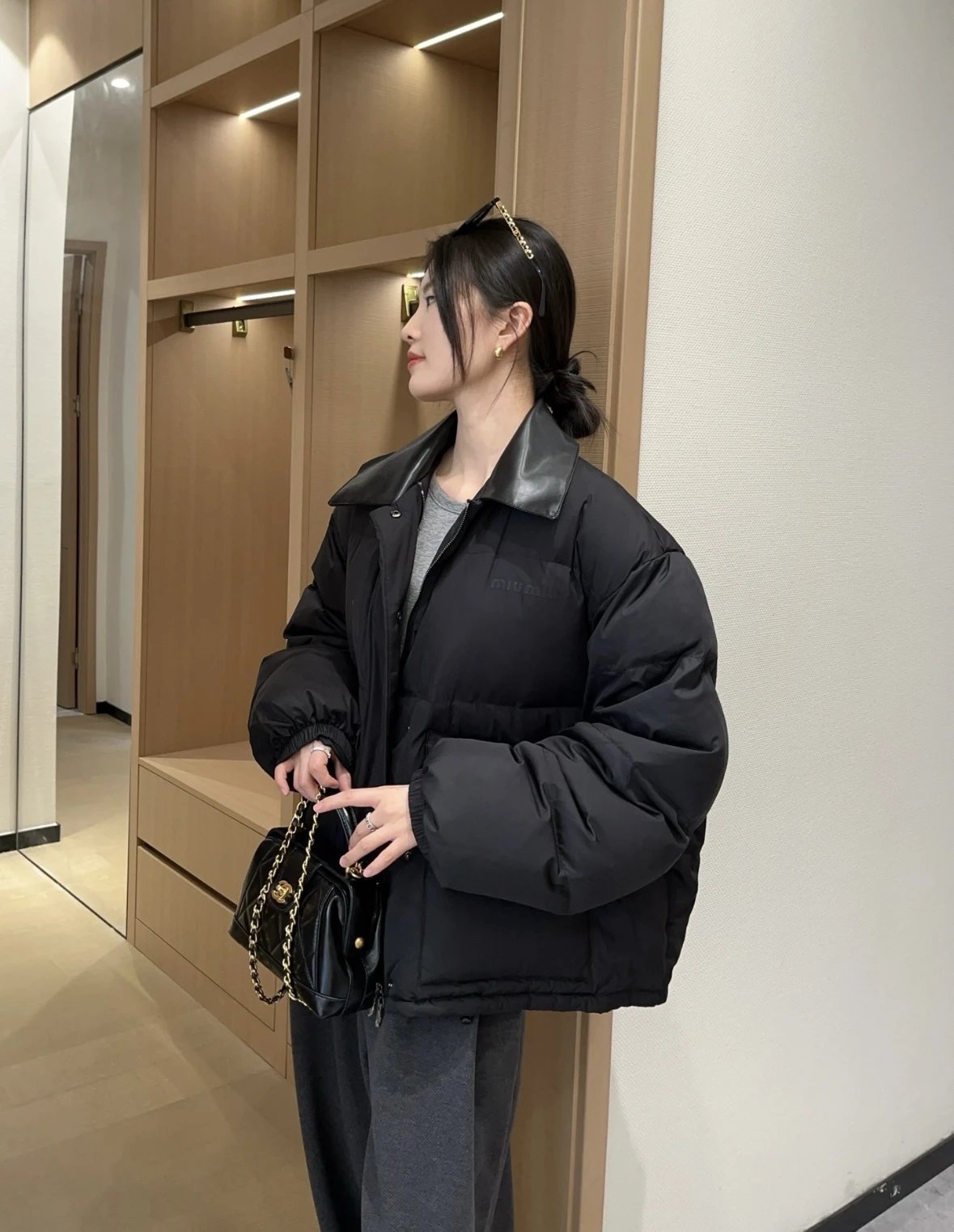 Item ID 8126 M1UM1U Miu Miu FW24“90 white duck down ” Lapel drawstring hem zipper l