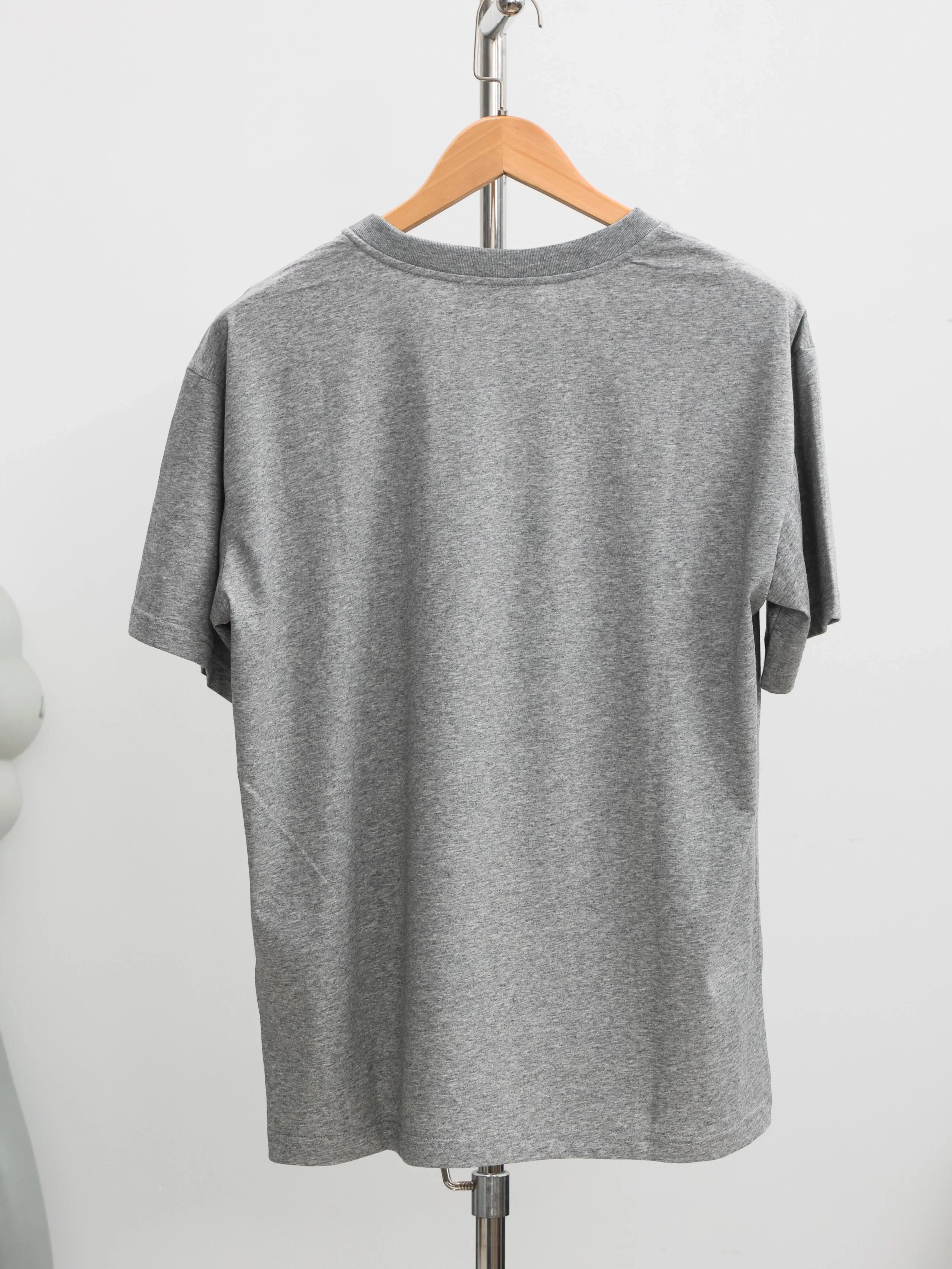 Item ID 8327 Miumiu- Miu Miu -2023ss- patch Logo short sleeves - flower gray - Ultr