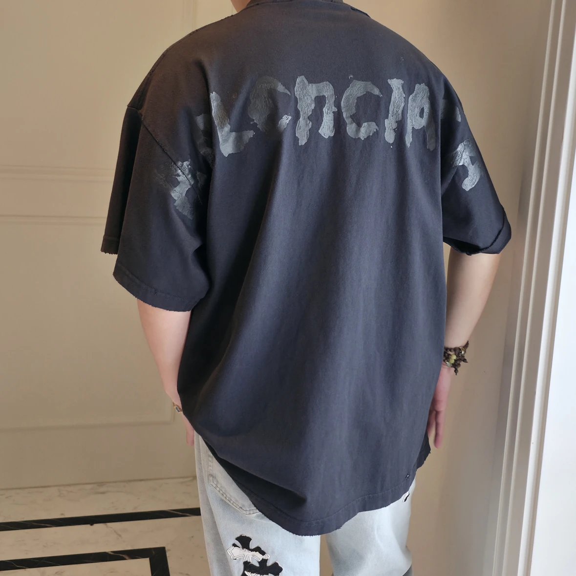 Item ID 8282 Balenc1aga- Paris -2025ss- Embossed Ink Mountain Oil Painting Letters