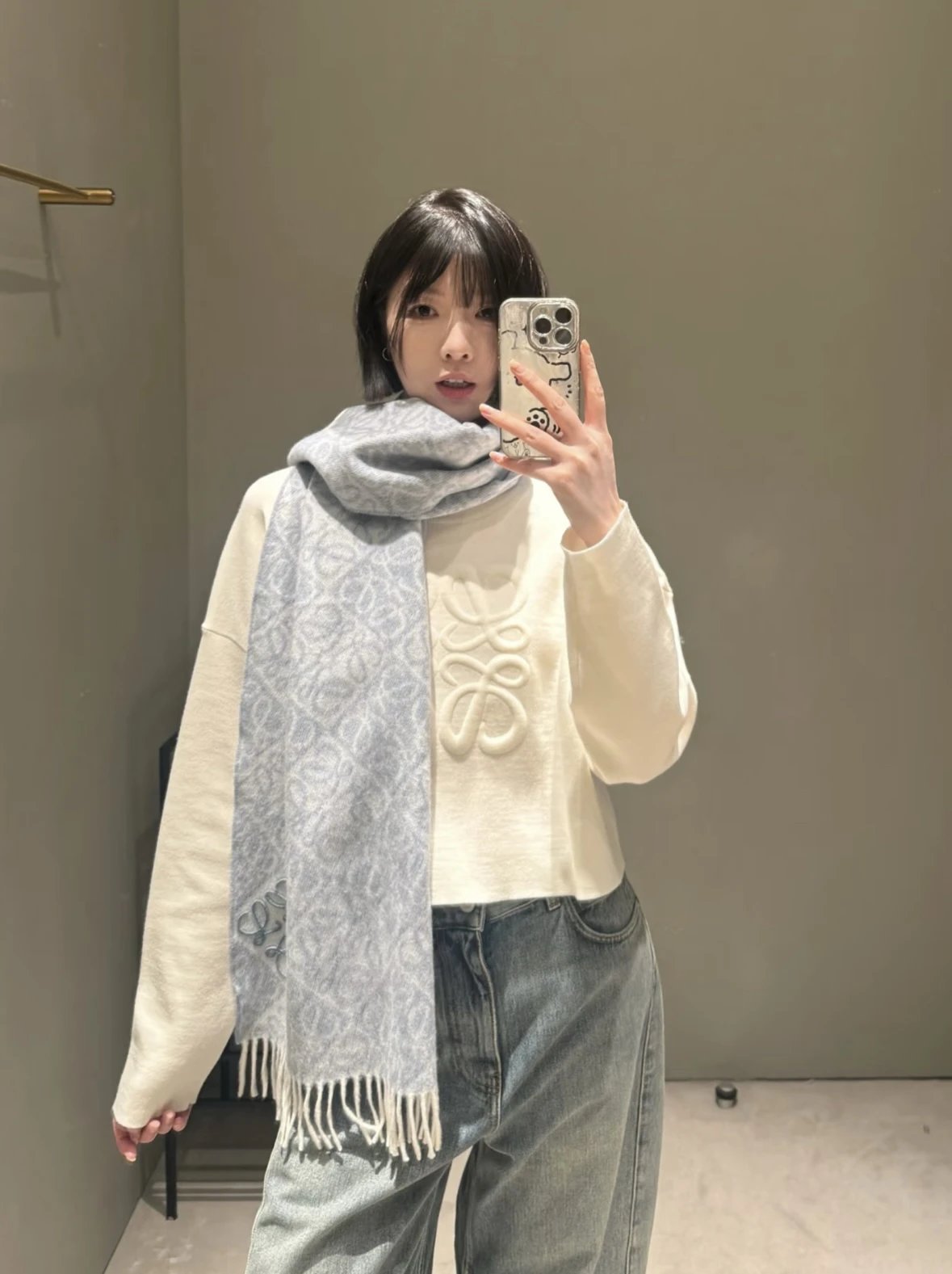 Item ID 8528 L0EWE- corner Anagram Tufted embroidered relief “90% wool blend ” men'