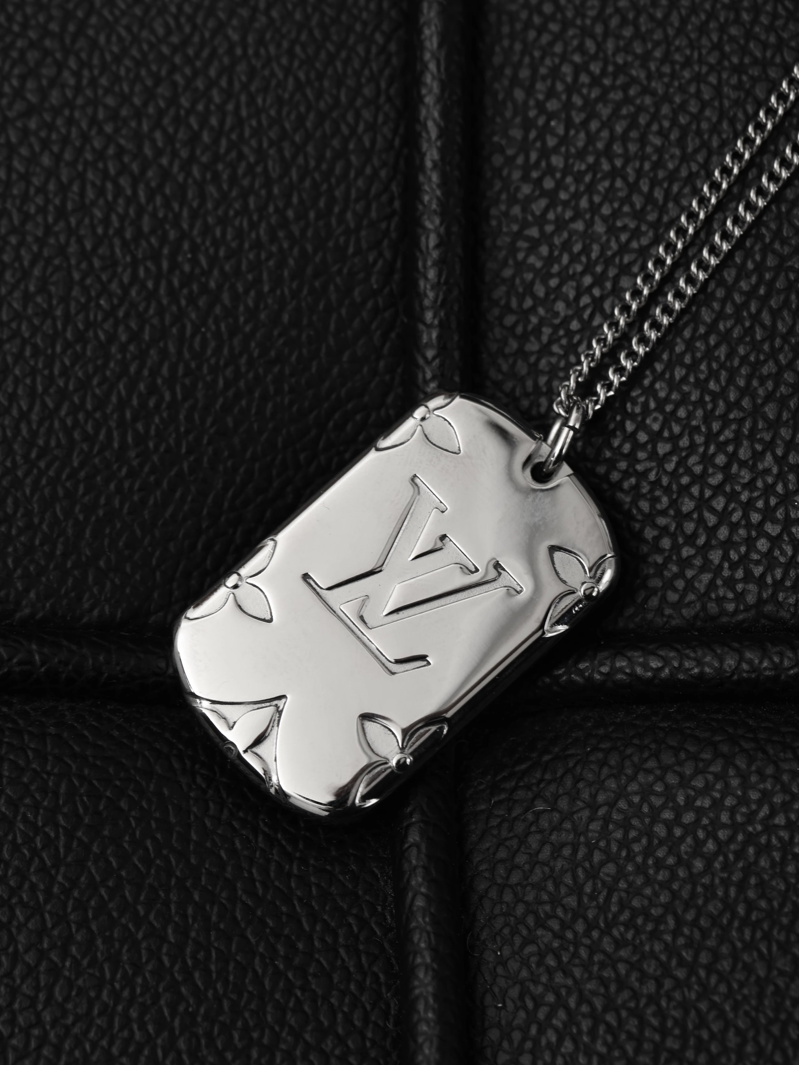 Item ID 8369 Advanced customization - Opening nameplate sweater chain - Classic - M