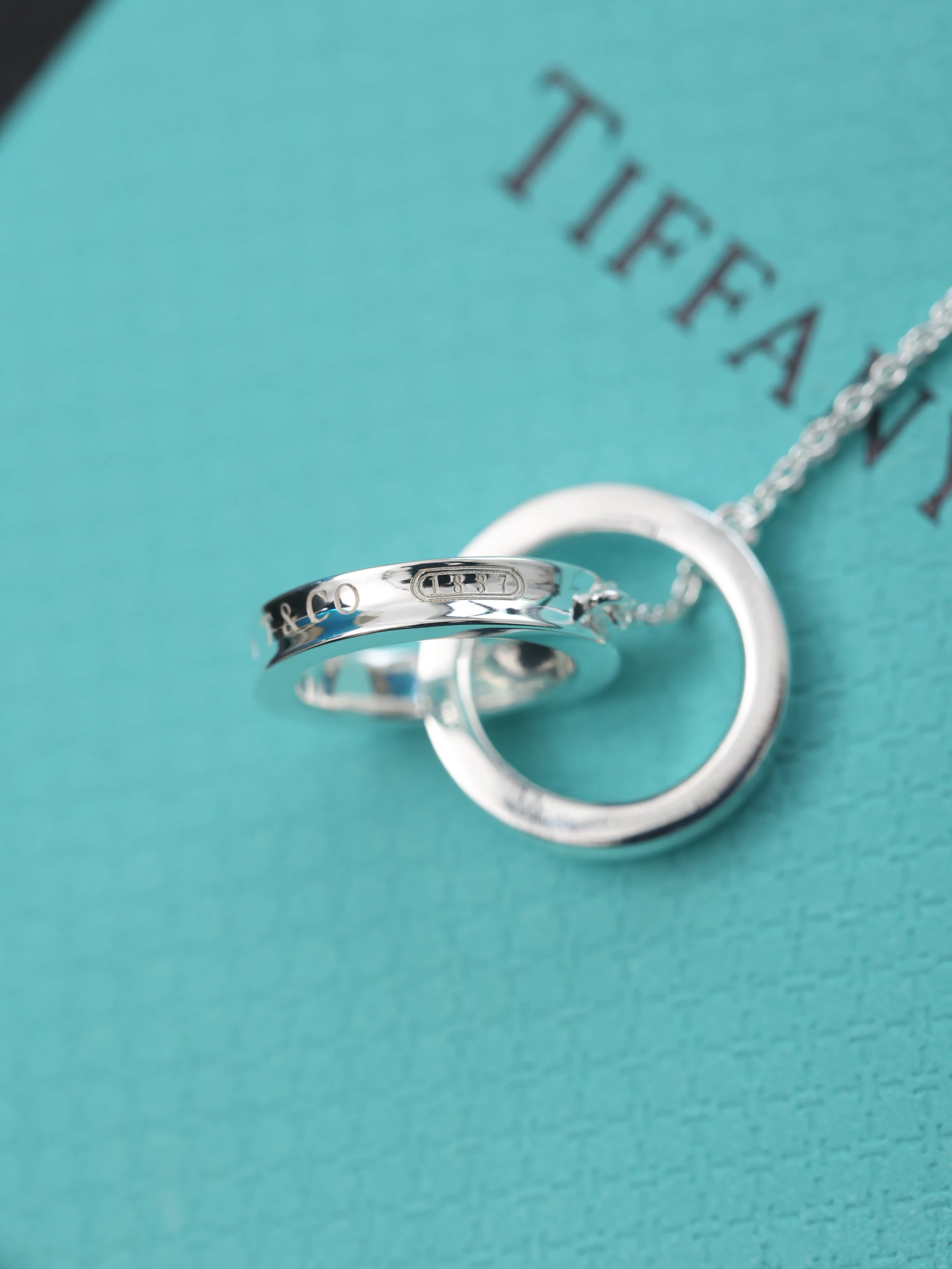 Item ID 8383 T1ffany- Tiffany -1837 Classic double hoop necklace - Ring Lariat Ster