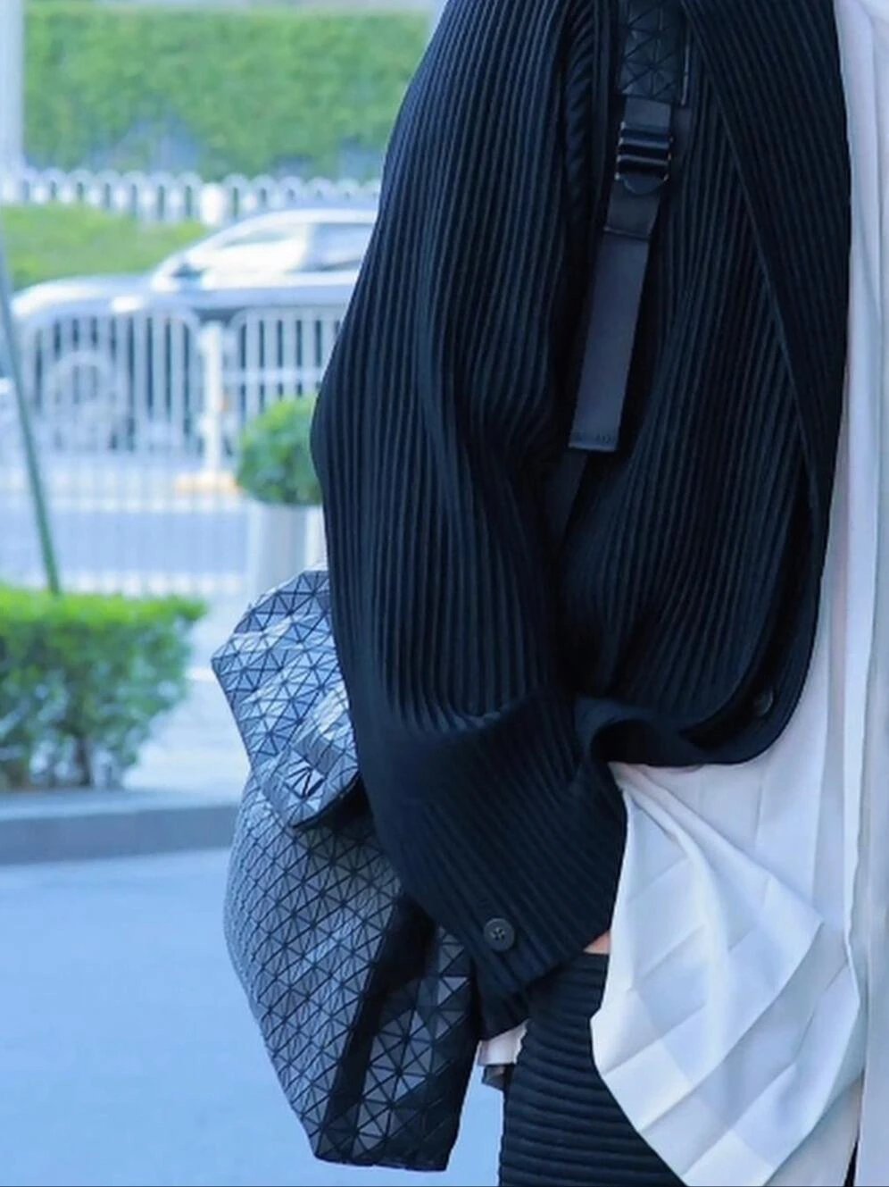 Item ID 8489 Issey Miyaki - Miyake Lifetime -2021 FW Kuro - Miyake Lingge Bag - Tor