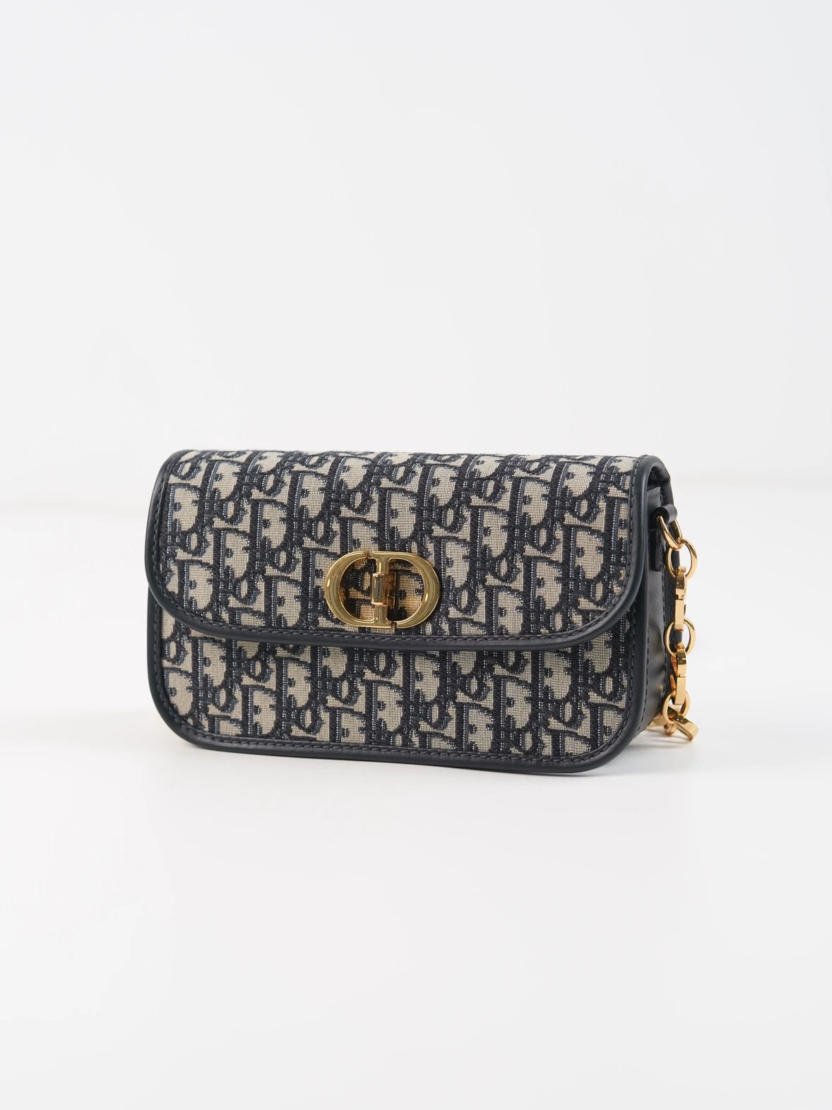 Item ID 8448 Avenue-CD- Buckle flap closure Oblique Printed fabric shoulder crossbo
