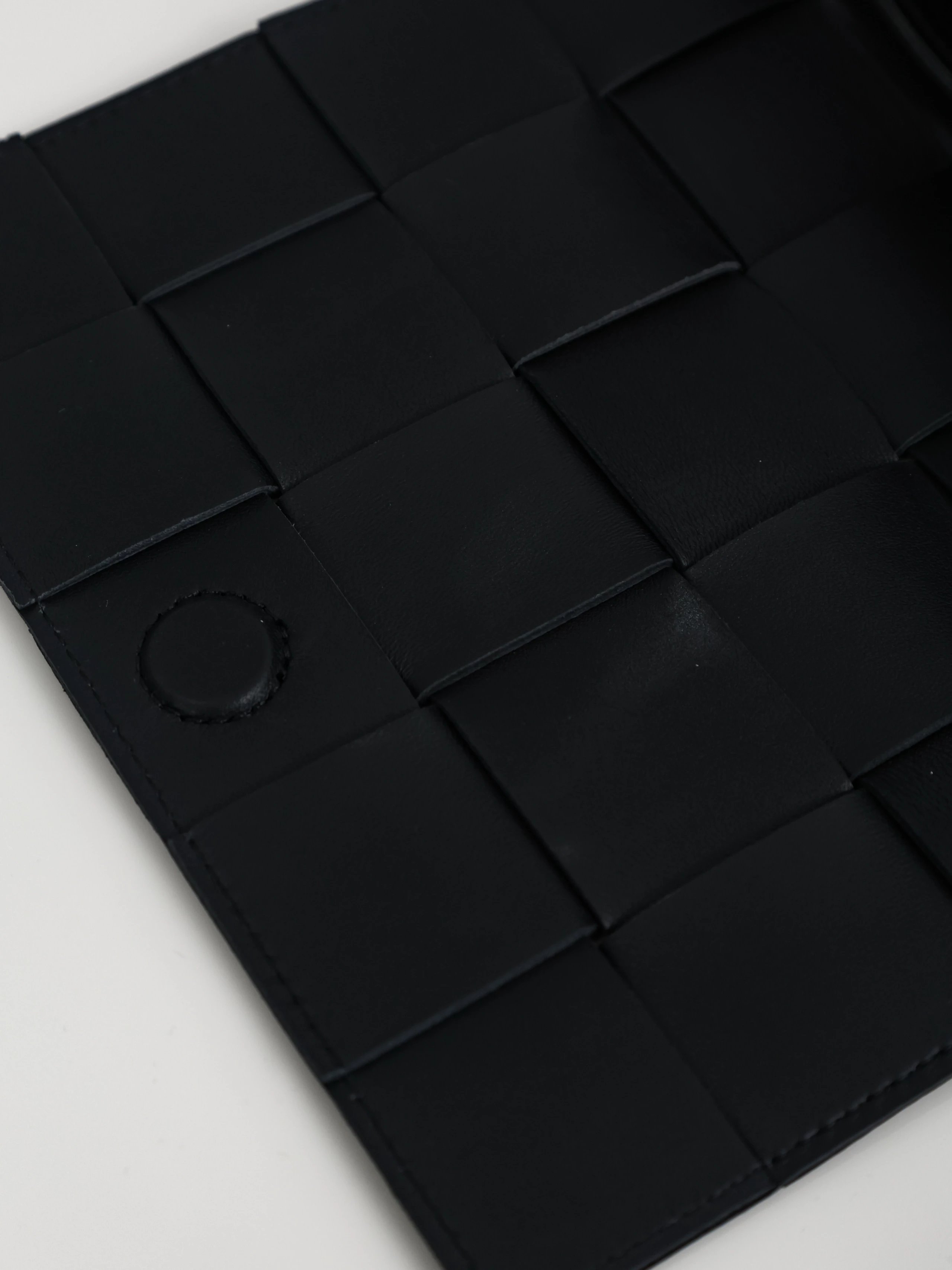 Item ID 8449 B0ttega Veneta - Bottega Veneta - CASSETTE - Crossbody Bag -15 Grid Wo