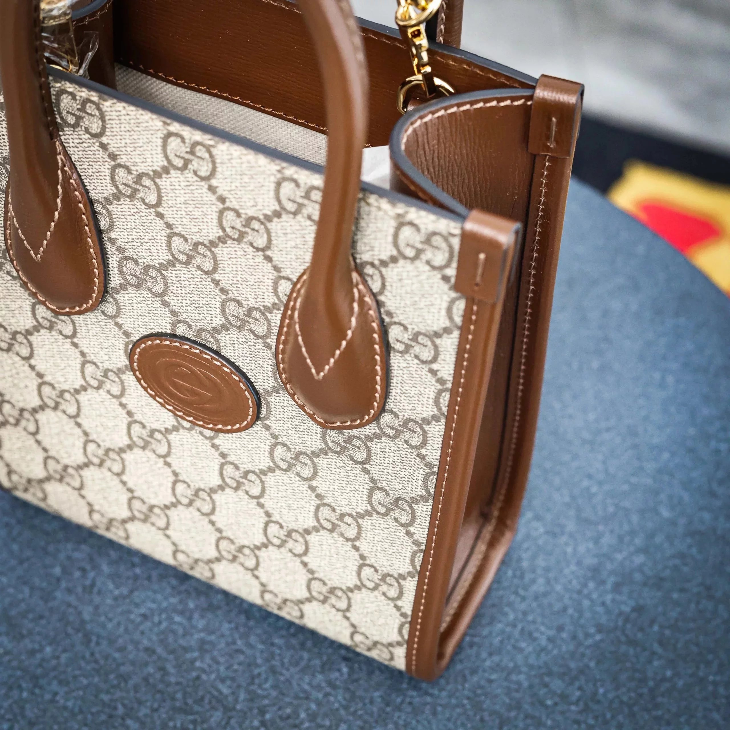 Item ID 8480 GUCCI Gucci GG-Retro Series decorated with interlocking pairs G mini t