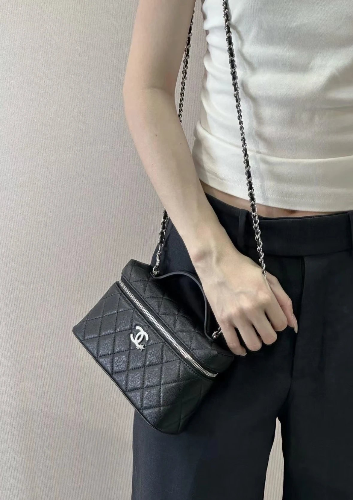 Item ID 8458 CHANE1- _Exclusive Hardware Details_ 25B Star Series Brand Logo Diamon
