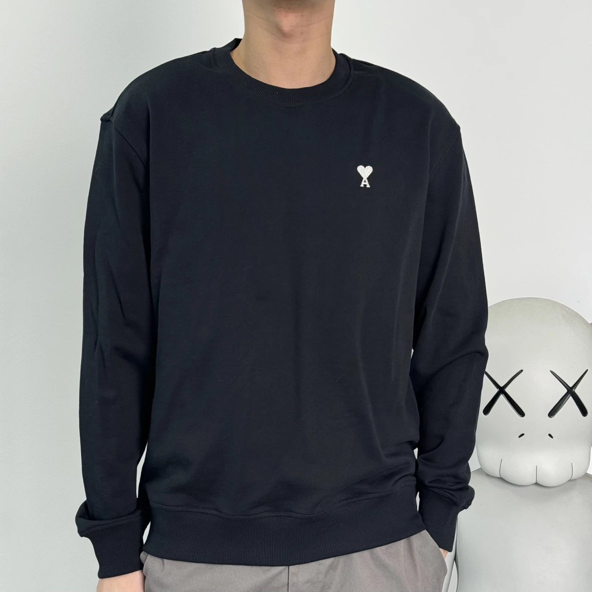 Item ID 8071 AMI spring sweatshirt - BEHRINGER Thousand Needle Embroidery Round Nec