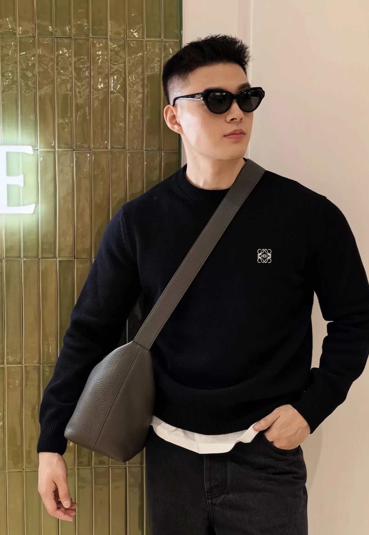 Item ID 8083 L0EWE Luo Yiwei “100% Superfine merino wool ”FW23Logo Embroidered roun