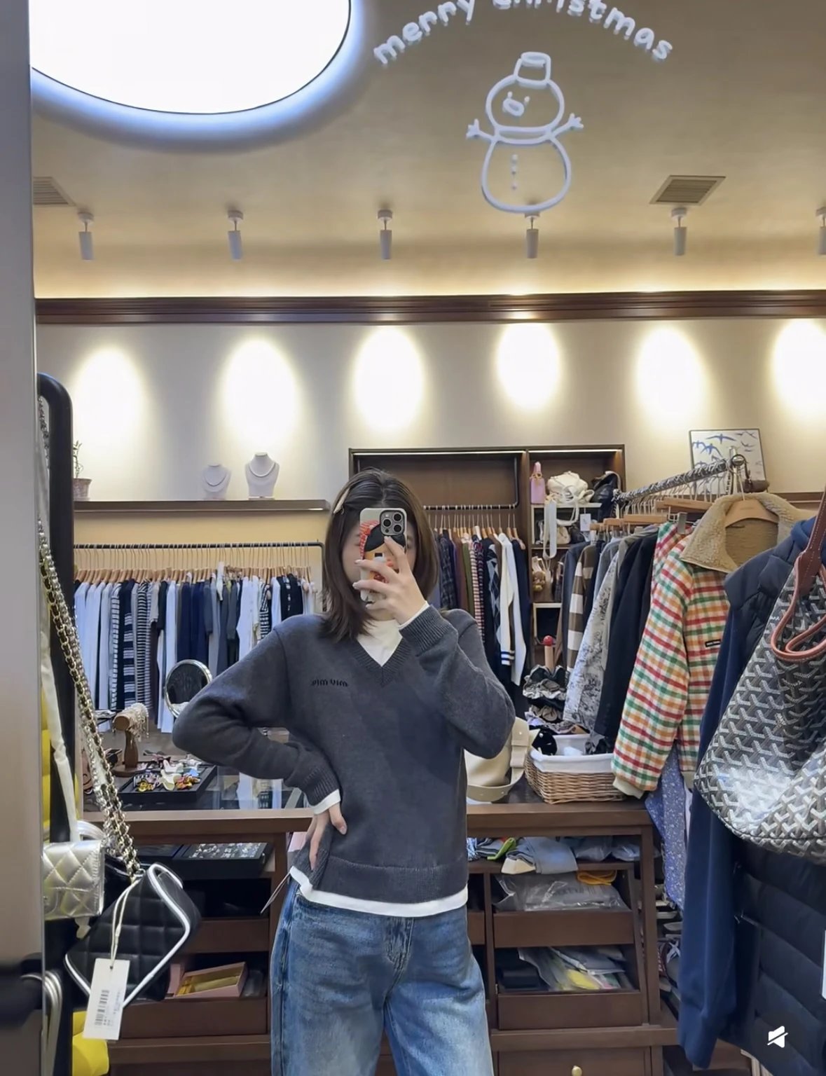 Item ID 8264 M1UM1U Miu Miu FW25 contrasting _cashmere mixed yarn_ V-neck knitted s
