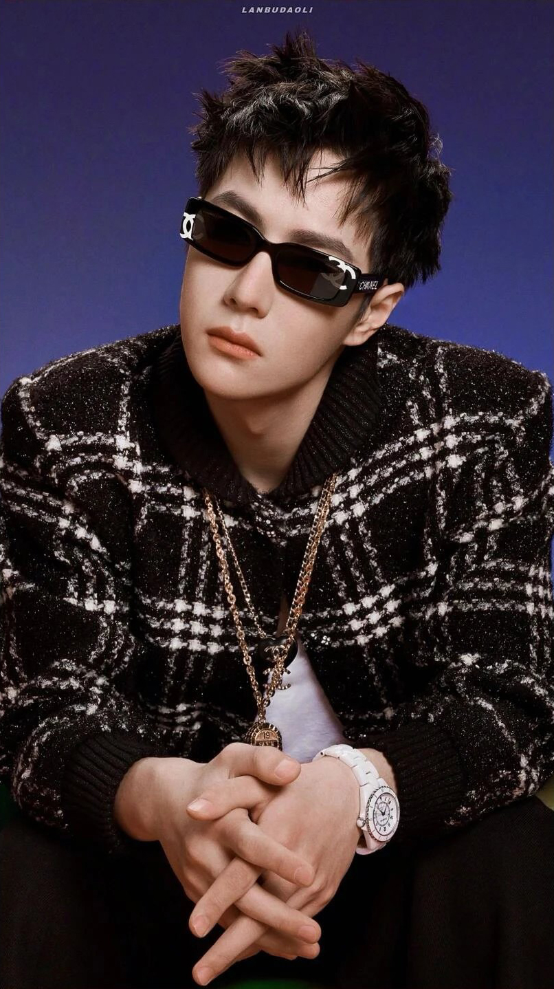 Item ID 8026 CHANE1- Chanel 22k Tweed Black and White Checkered Floral Coat - Black