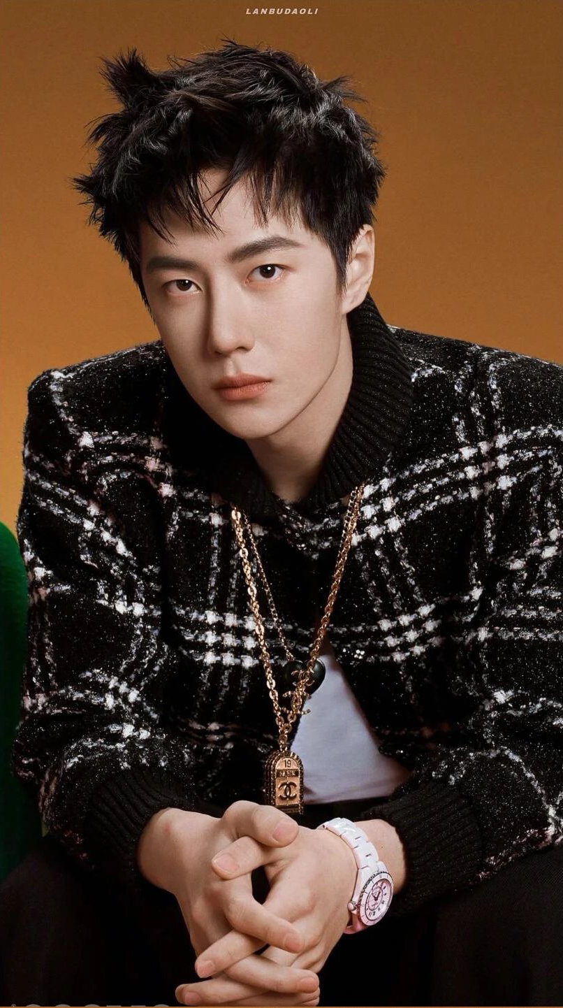Item ID 8026 CHANE1- Chanel 22k Tweed Black and White Checkered Floral Coat - Black