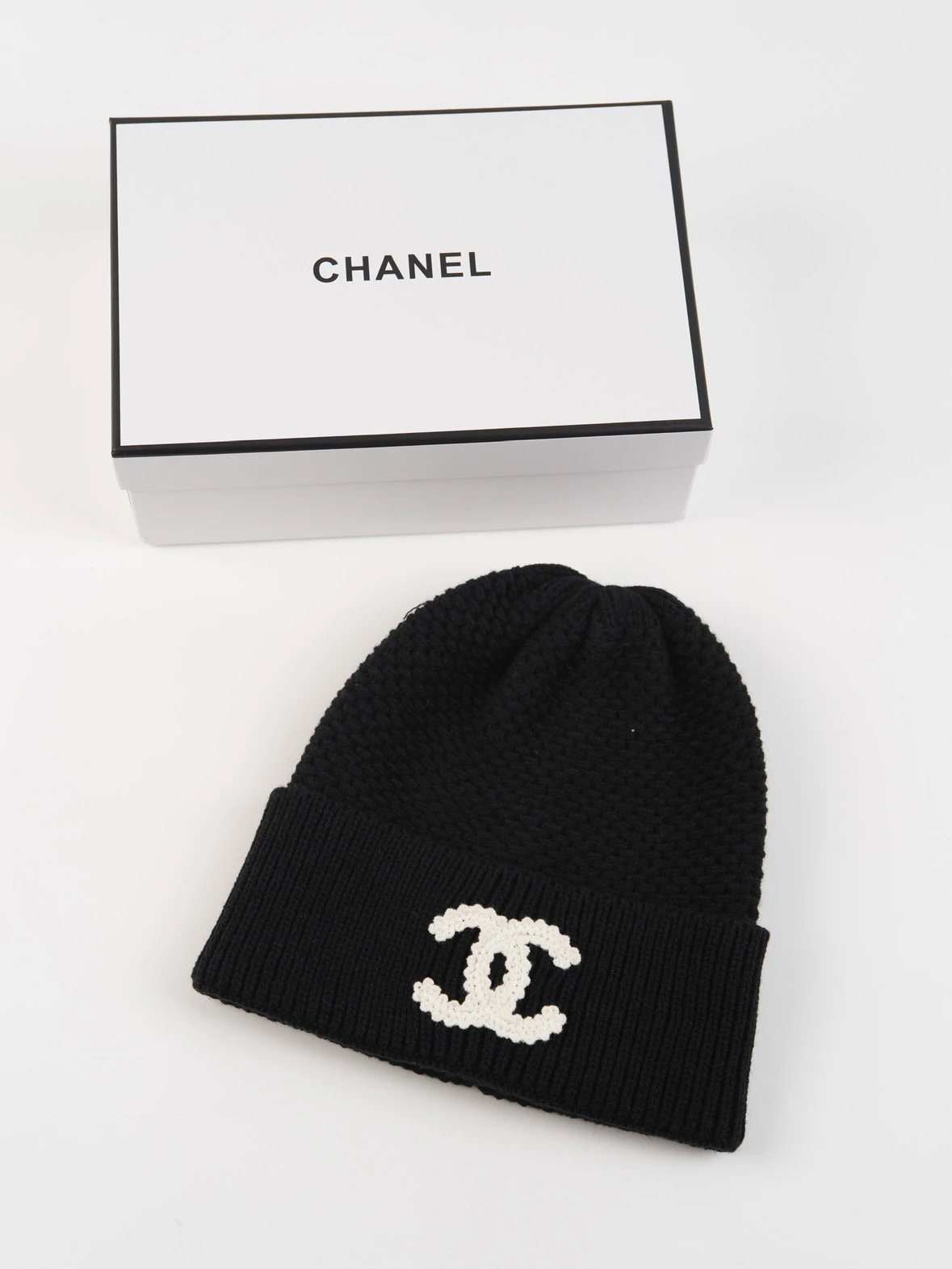 Item ID 8418 Xiaoxiang Embroidered Logo Knitted _Wool and Cashmere Blended_ Woolen