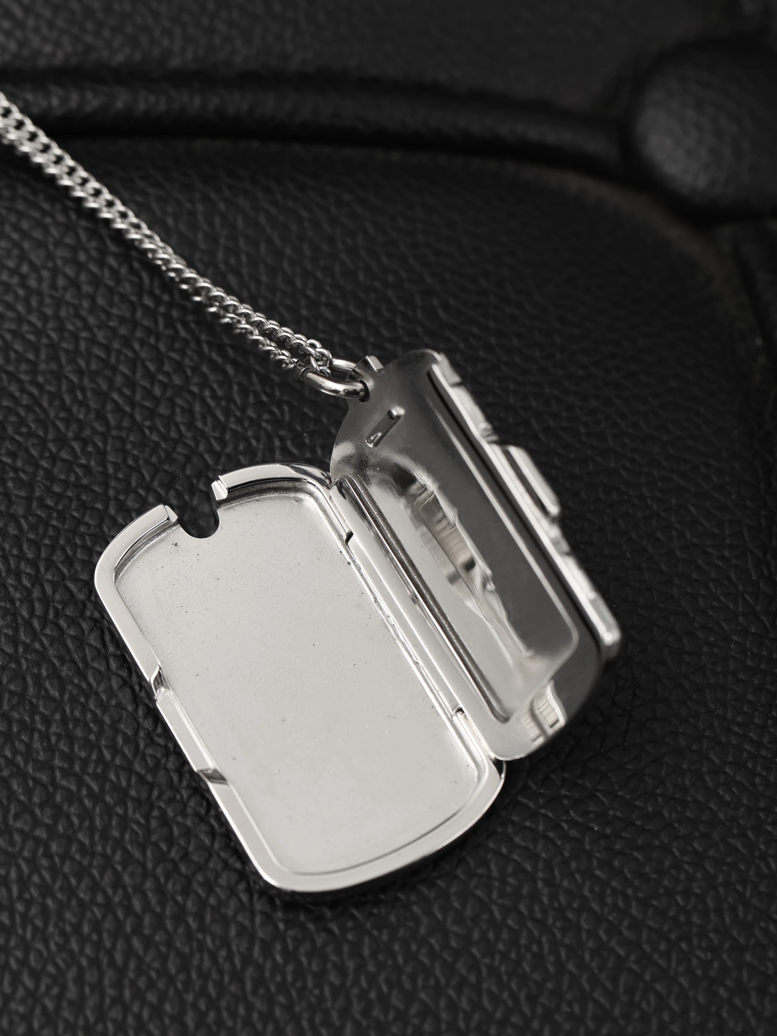 Item ID 8369 Advanced customization - Opening nameplate sweater chain - Classic - M