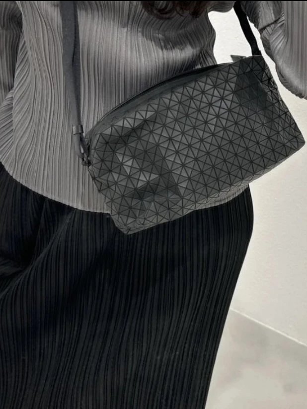 Item ID 8490 Issey-M1yaki- Issey Miyake -Kuro-saddle-PVC diamond camera bag - Matte