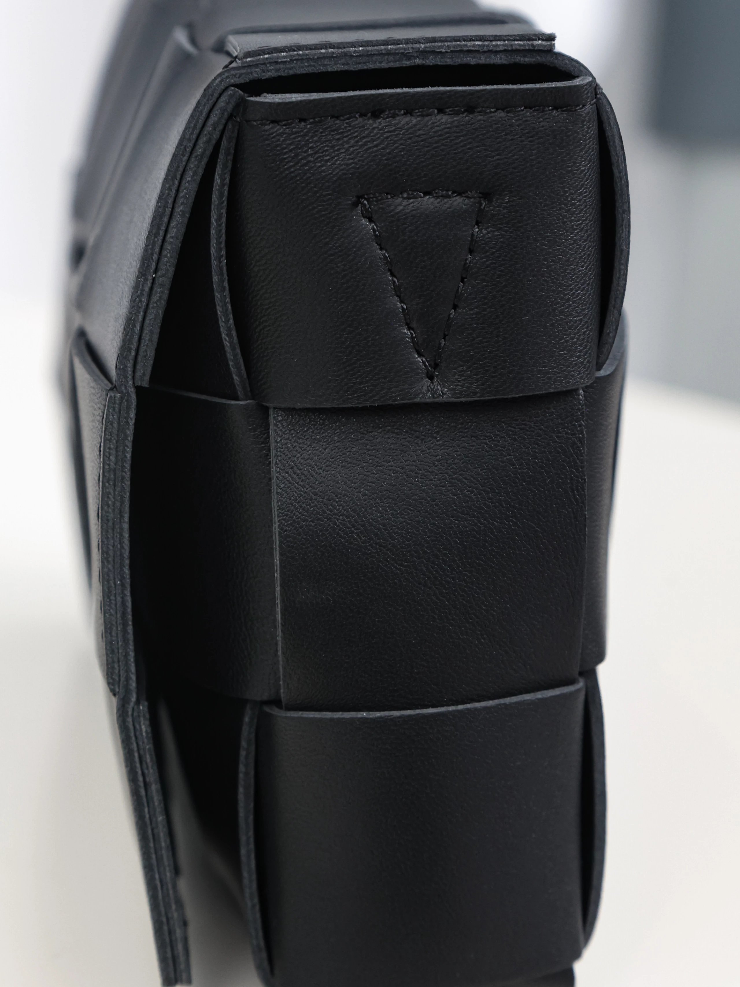 Item ID 8449 B0ttega Veneta - Bottega Veneta - CASSETTE - Crossbody Bag -15 Grid Wo