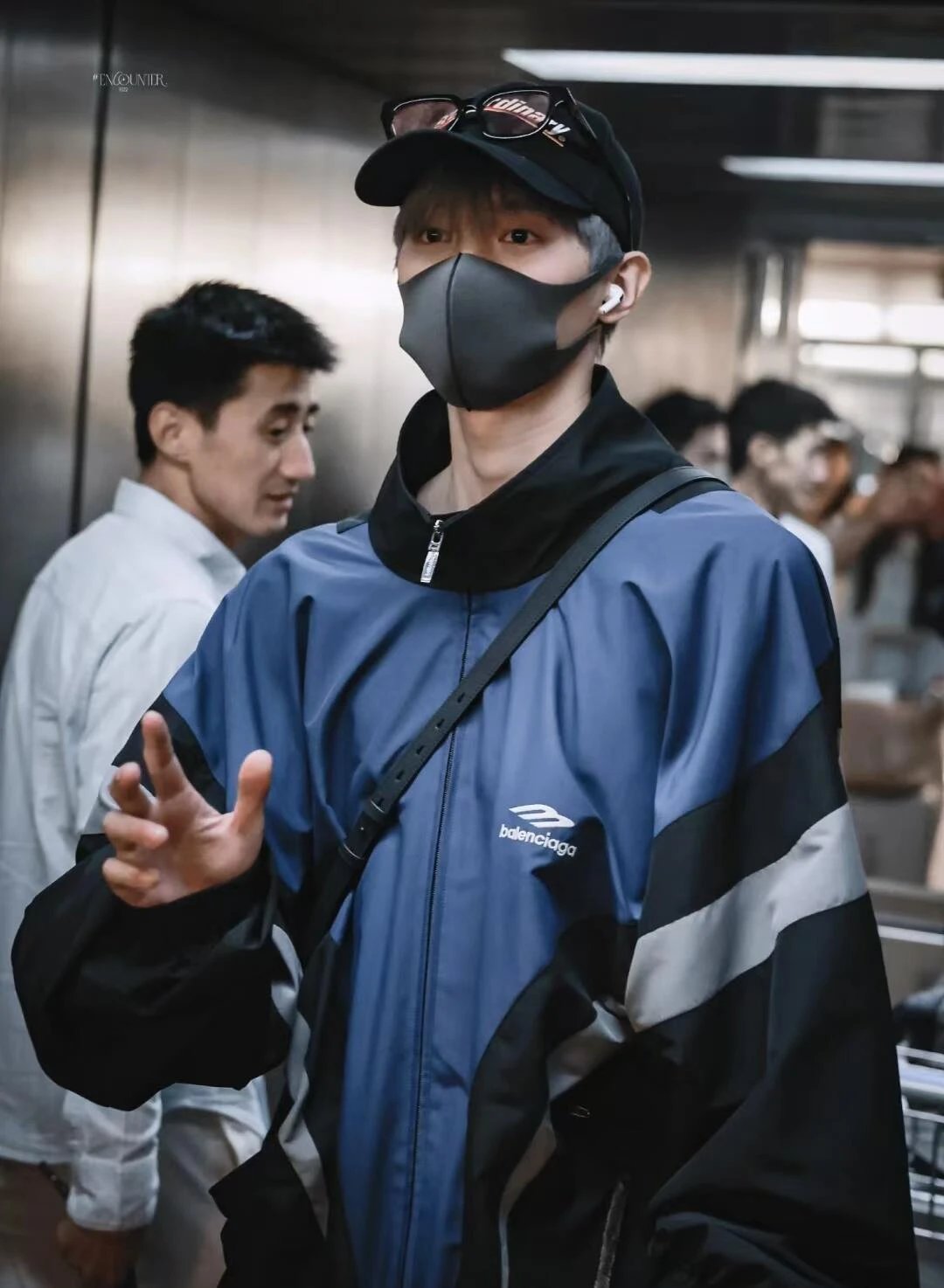 Item ID 8014 Balenc1@ga- Paris-2024SS - Tri color Spliced Windbreaker Coat - OVisiz