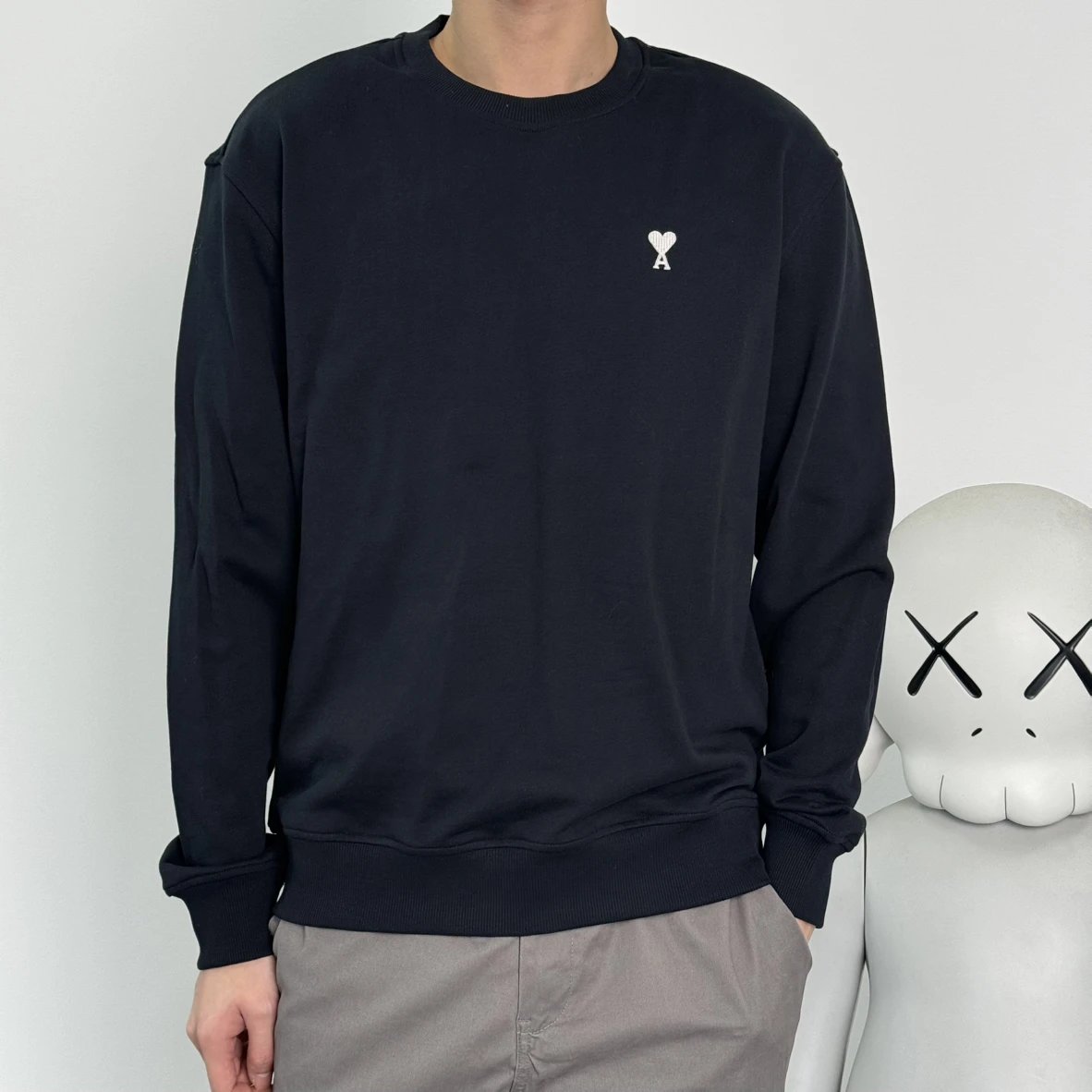 Item ID 8071 AMI spring sweatshirt - BEHRINGER Thousand Needle Embroidery Round Nec