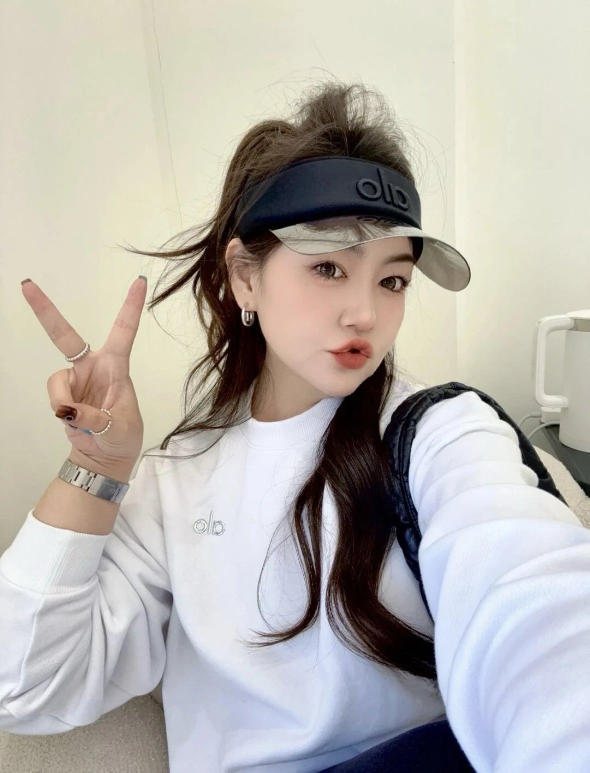 Item ID 8067 alo-logo Logo crew neck loose long sleeve sweatshirt - black - white -