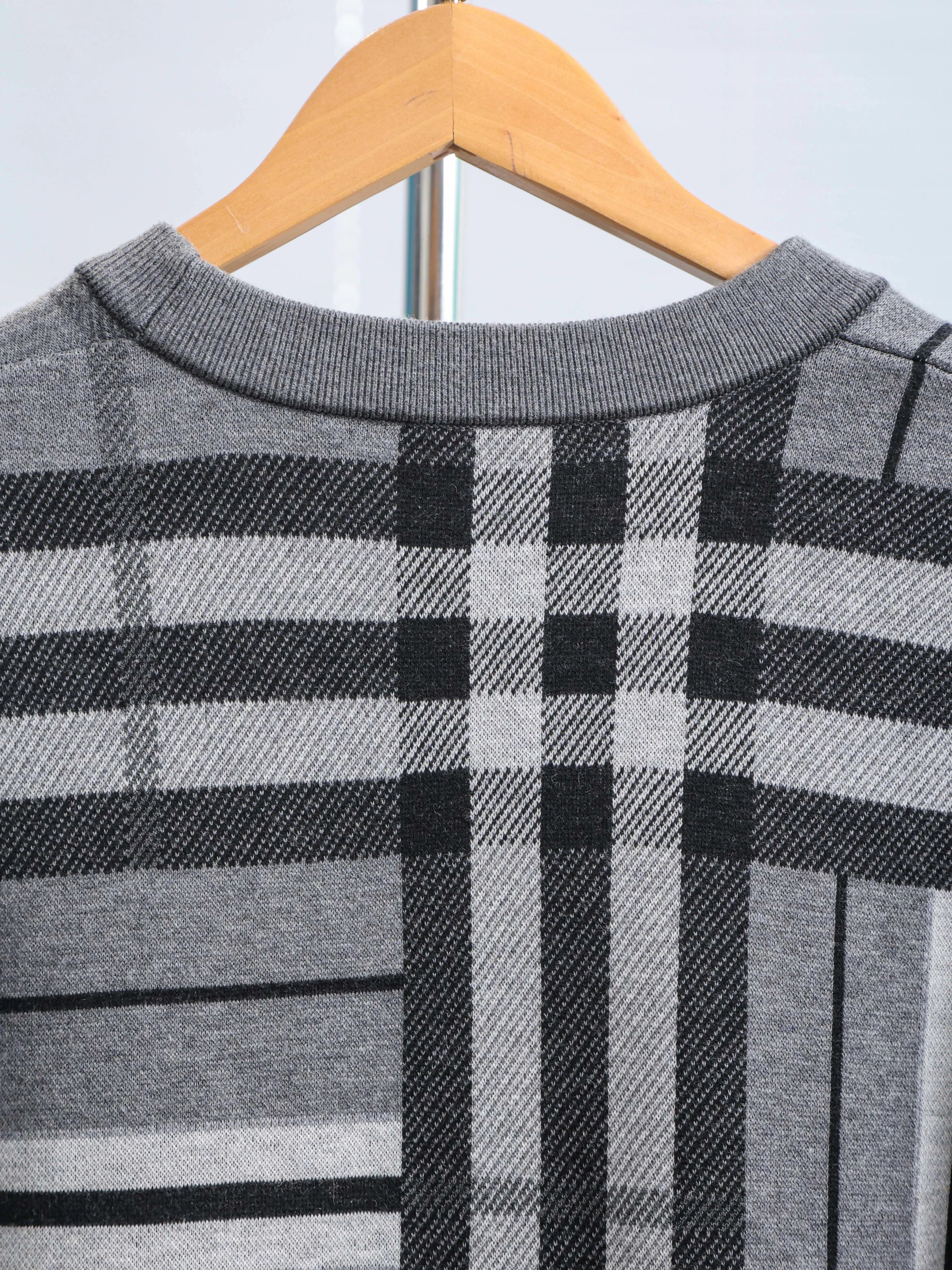 Item ID 8253 Burberr- Burberry -2023ss- Irregular plaid - wool sweater - Black and