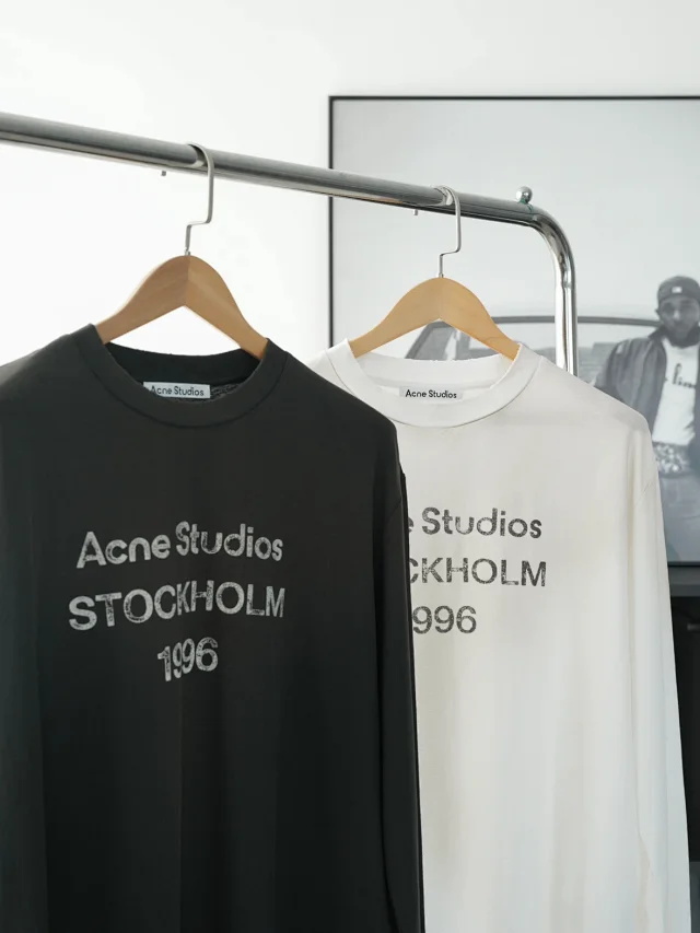 Acne Letter print round neck off shoulder long sleeved shirt