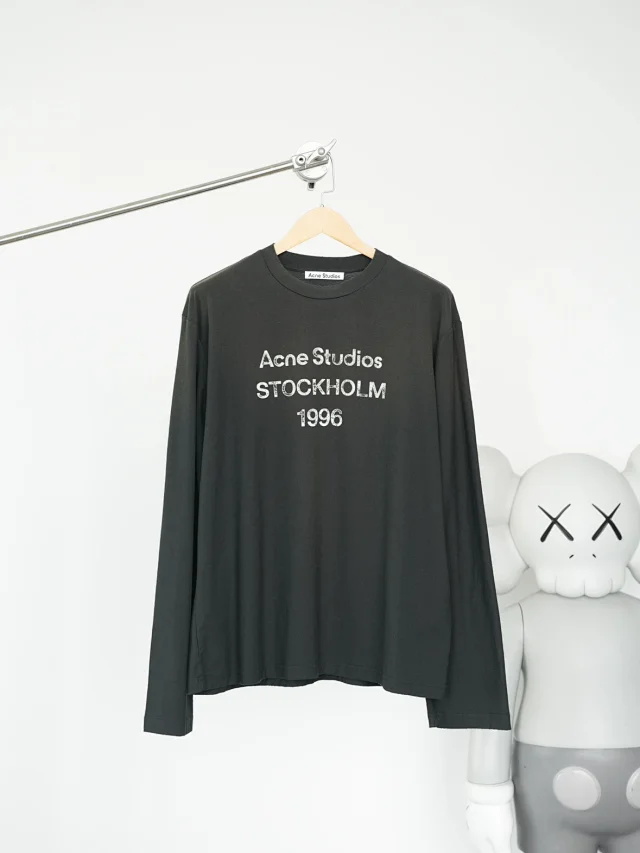 Acne Letter print round neck off shoulder long sleeved shirt