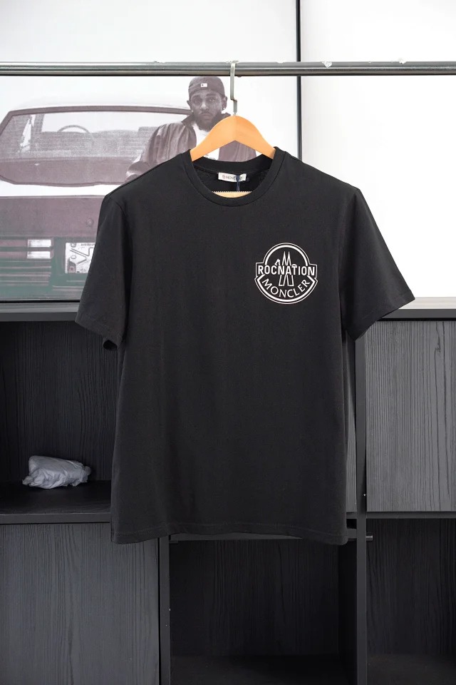 Item ID 9035 Mon x RocNation collaboration solid color left chest logo short sleeved T-shirt