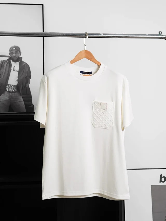 Item ID 9044 1V FW25 chest pocket design with genuine leather chest logo and dyed yarn short sleeved T-shirt for men