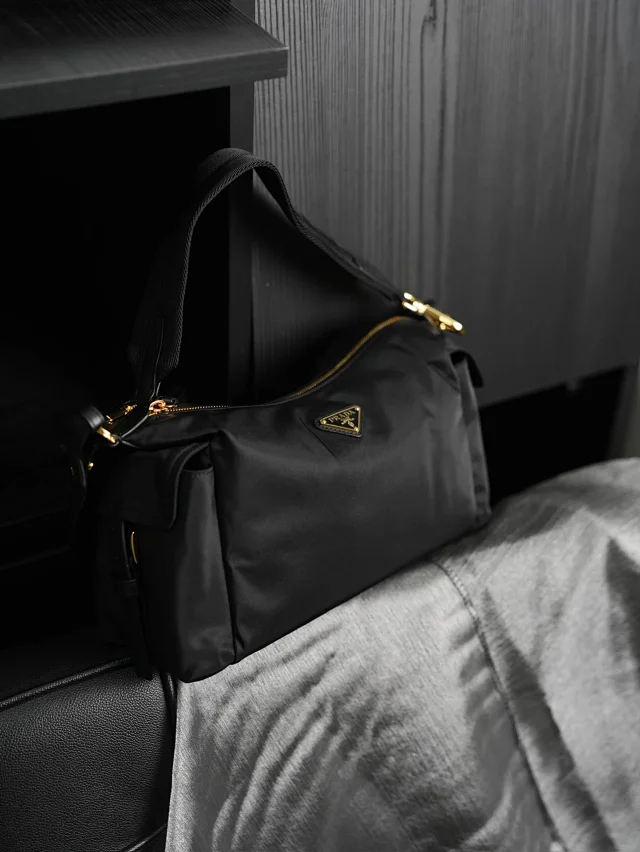 Item ID 9069 PRA Enamel Metal Triangle Logo Nylon Shoulder Cross Shoulder Handbag Black Large Women's Edition