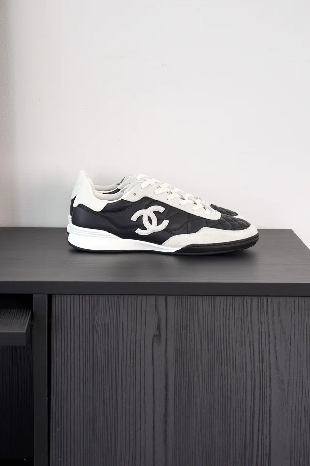 Item ID 9041 CHANE1 imported sheepskin 26S cowhide plush round headed panda low top German training shoes for women black white
