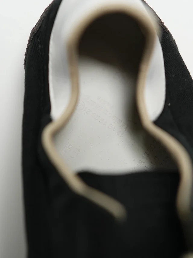 Item ID 9090 Maison Margiela Sprinters calf leather studded contrasting round toe lace up low cut athletic training shoes