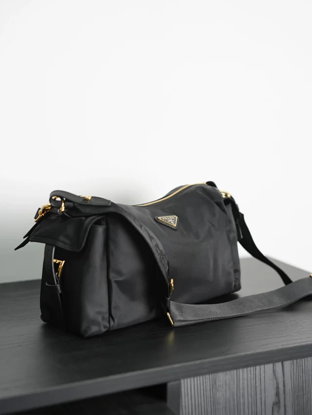 Item ID 9069 PRA Enamel Metal Triangle Logo Nylon Shoulder Cross Shoulder Handbag Black Large Women's Edition