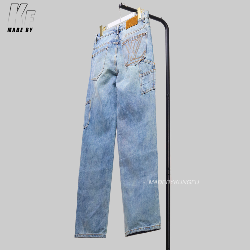 1V Leather Label Pocket Embroidered Jeans