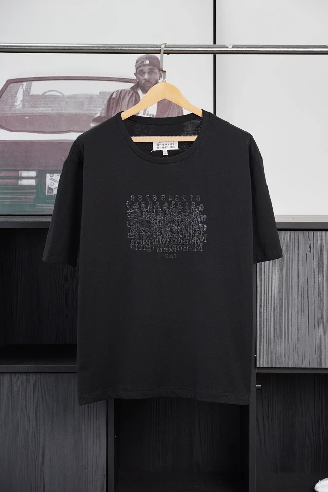 Item ID 9031 Margiela Reverse Embroidery Pattern Printed Straight Sleeve T BlackWhite