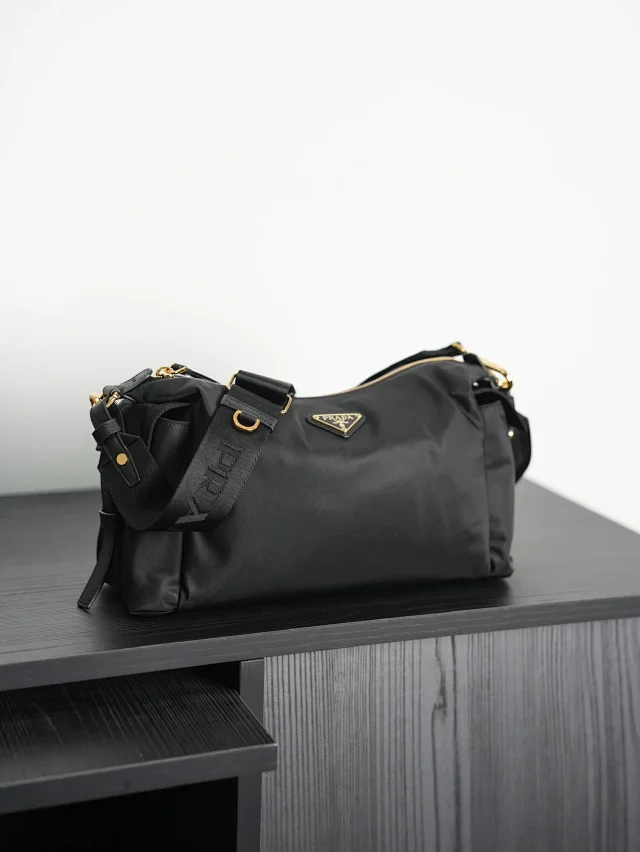 Item ID 9069 PRA Enamel Metal Triangle Logo Nylon Shoulder Cross Shoulder Handbag Black Large Women's Edition