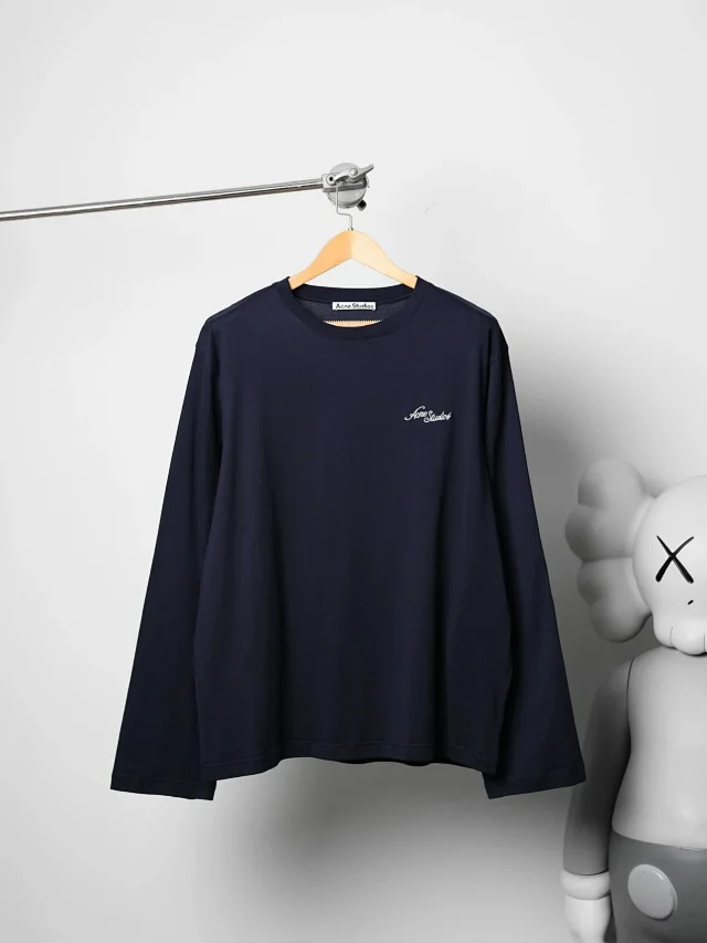 Item ID 9096 AcneS ultra-fine yarn 60-thread count double-ply combed cotton plain weave fabric  S26 embroidered logo long-sleeved T-shirt