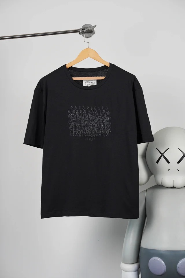 Item ID 9031 Margiela Reverse Embroidery Pattern Printed Straight Sleeve T BlackWhite