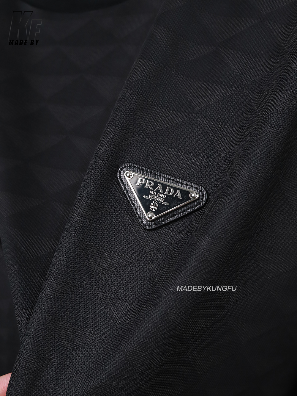 【KF badge】 pra triangle dark pattern tee