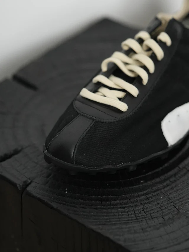 Item ID 9090 Maison Margiela Sprinters calf leather studded contrasting round toe lace up low cut athletic training shoes