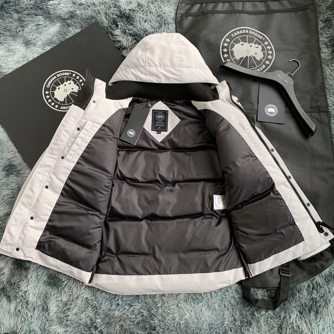 大鹅23男款黑标_羽绒服