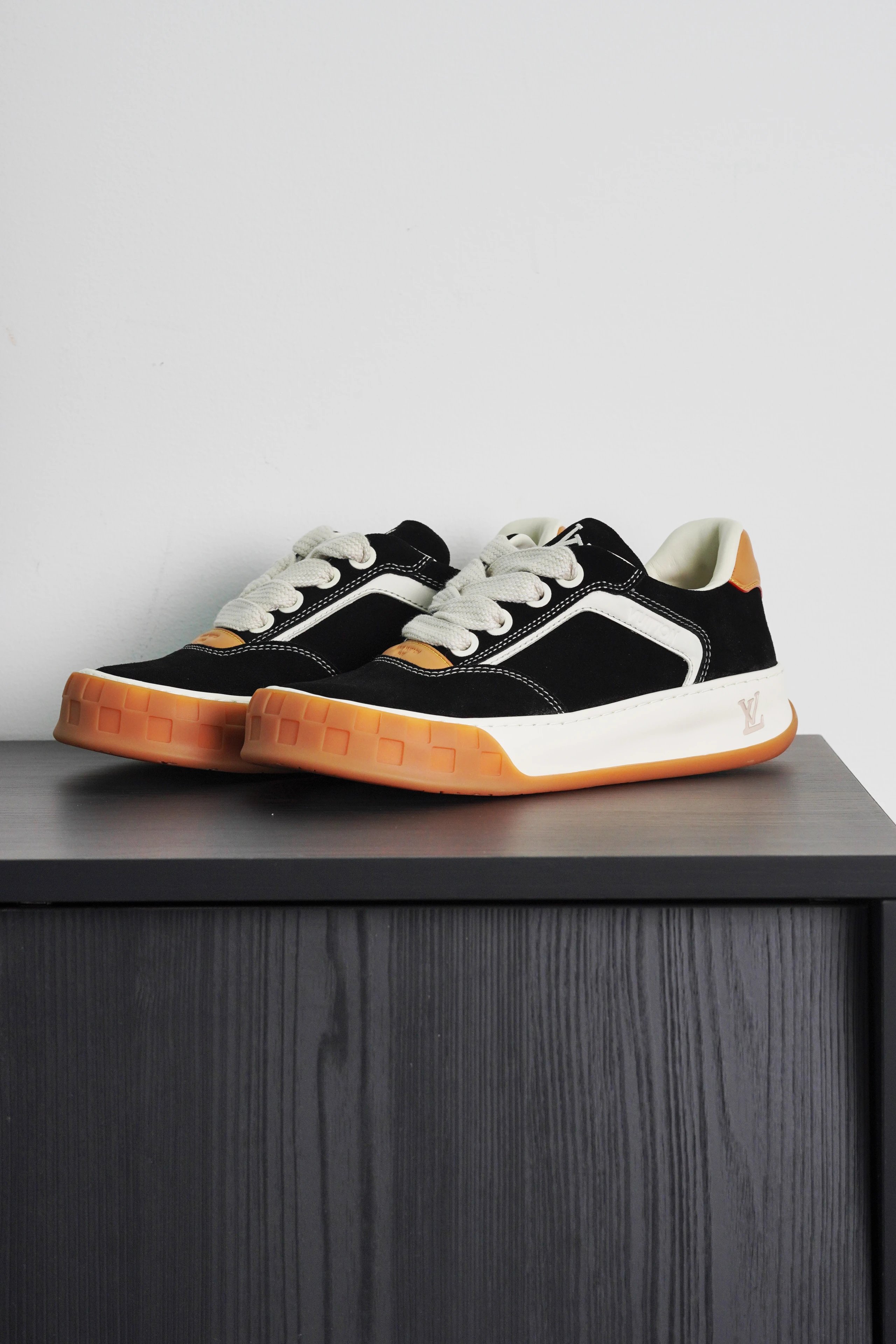 Item ID 9036 1V High end custom Tilted suede calf leather round toe lace up biscuit shoes low top board shoes