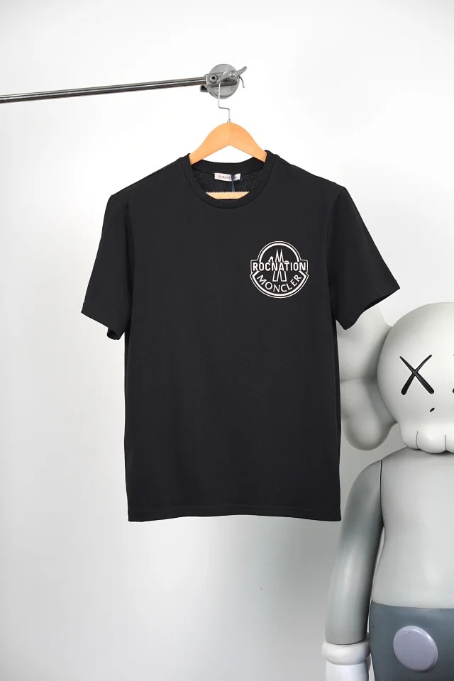 Item ID 9035 Mon x RocNation collaboration solid color left chest logo short sleeved T-shirt